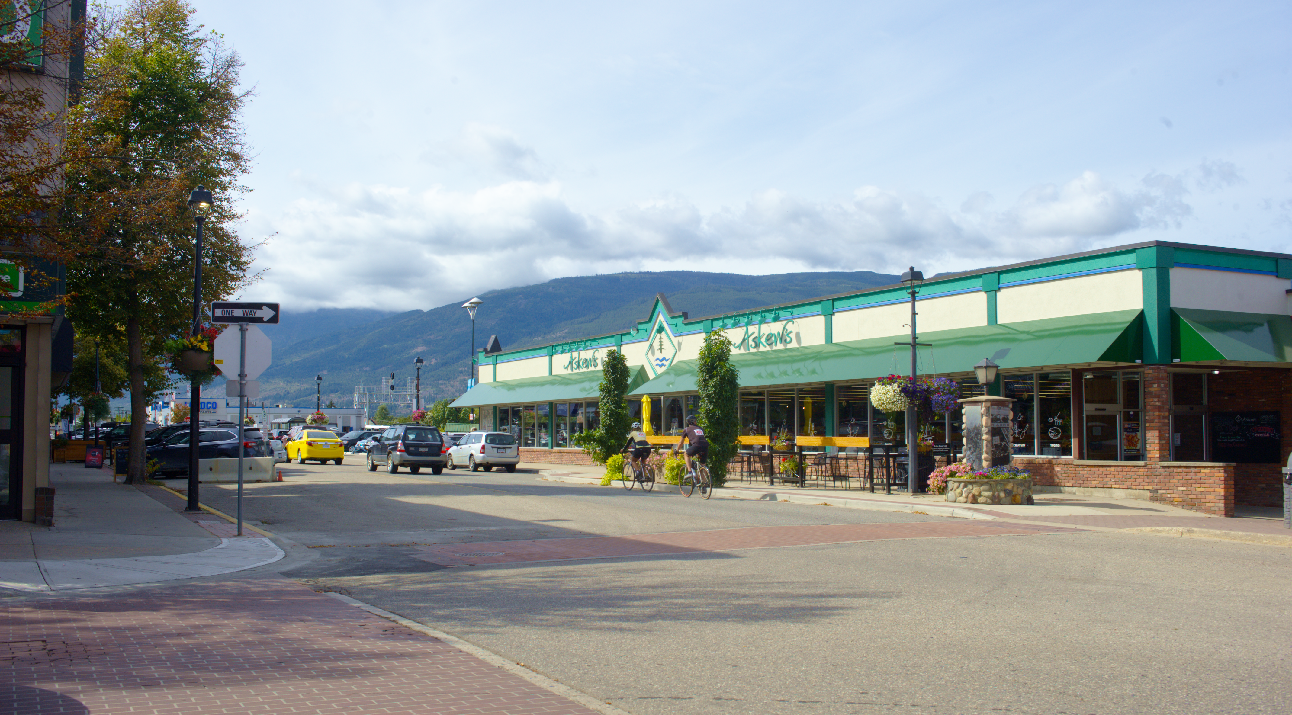 Askew's Foods in Salmon Arm